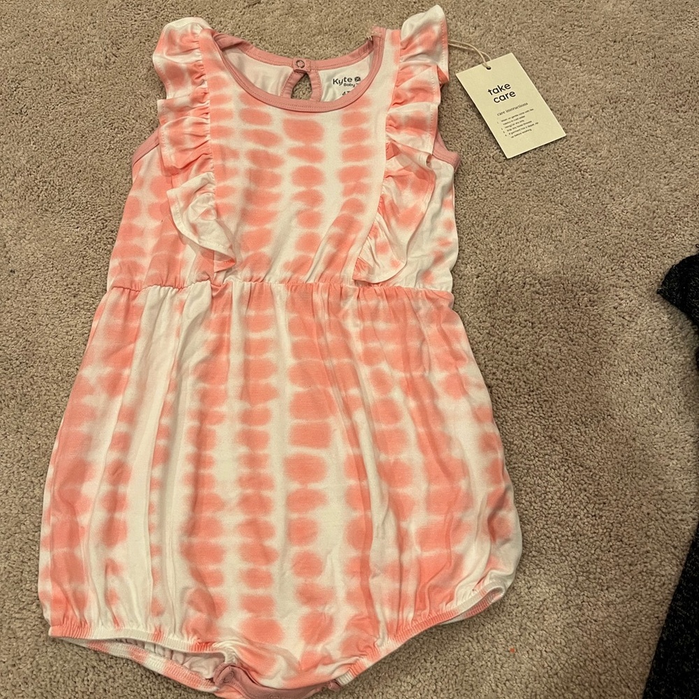 NWT size 4 kyte baby bumble romper